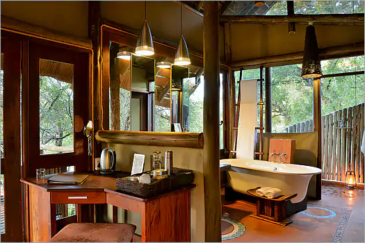 Rhino Post SAfari Lodge