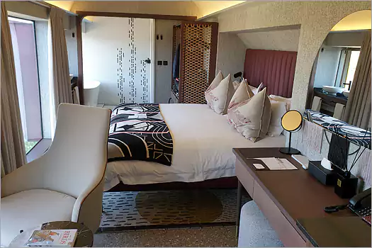 Kruger Shalati - The Train on the Bridge